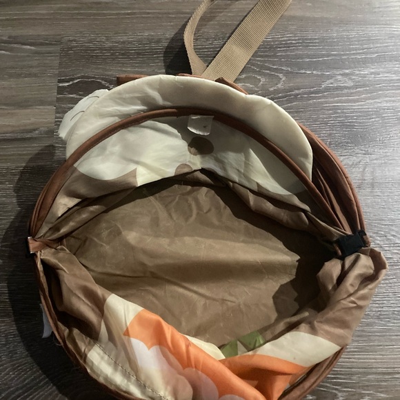 Collapsible money storage bin - Picture 3 of 3